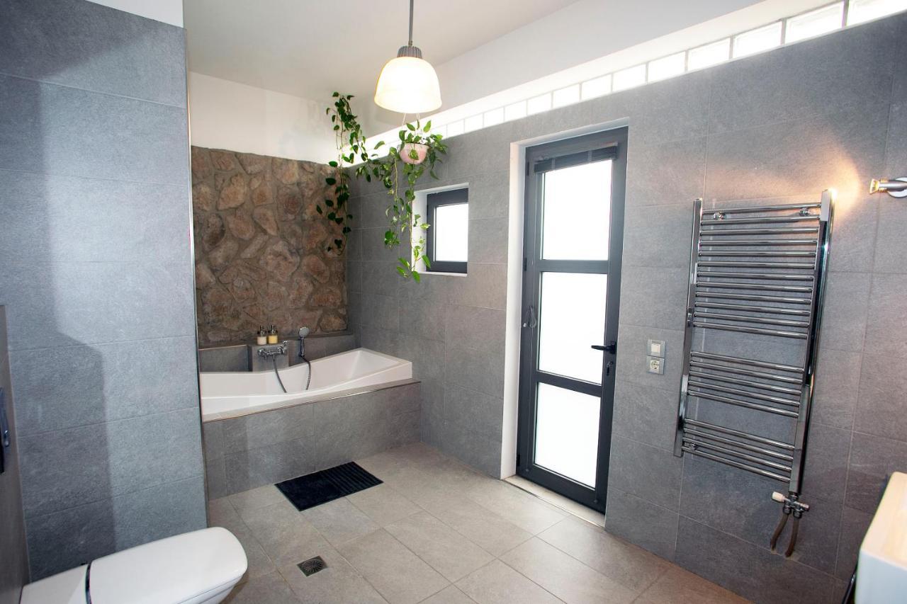 Spacious Suite With Luxury Bath Athens Exterior photo